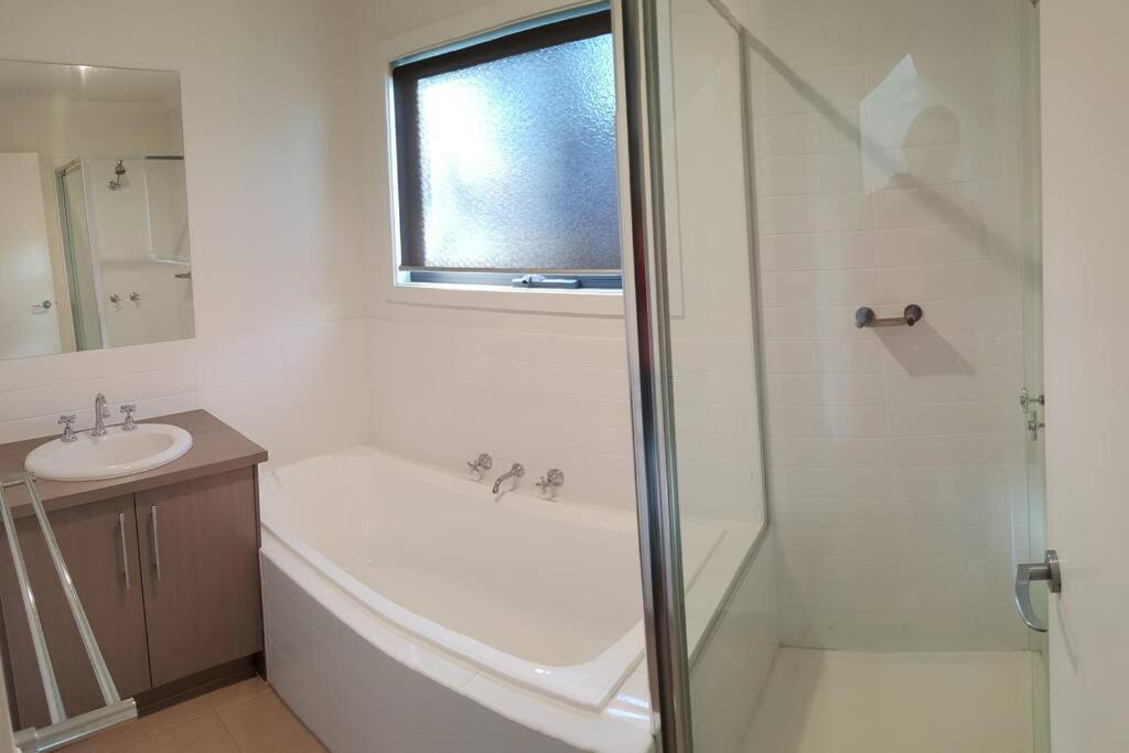 Venus Haven - Beach 1, Linen, Wifi, Netflix Venus Bay Exterior foto